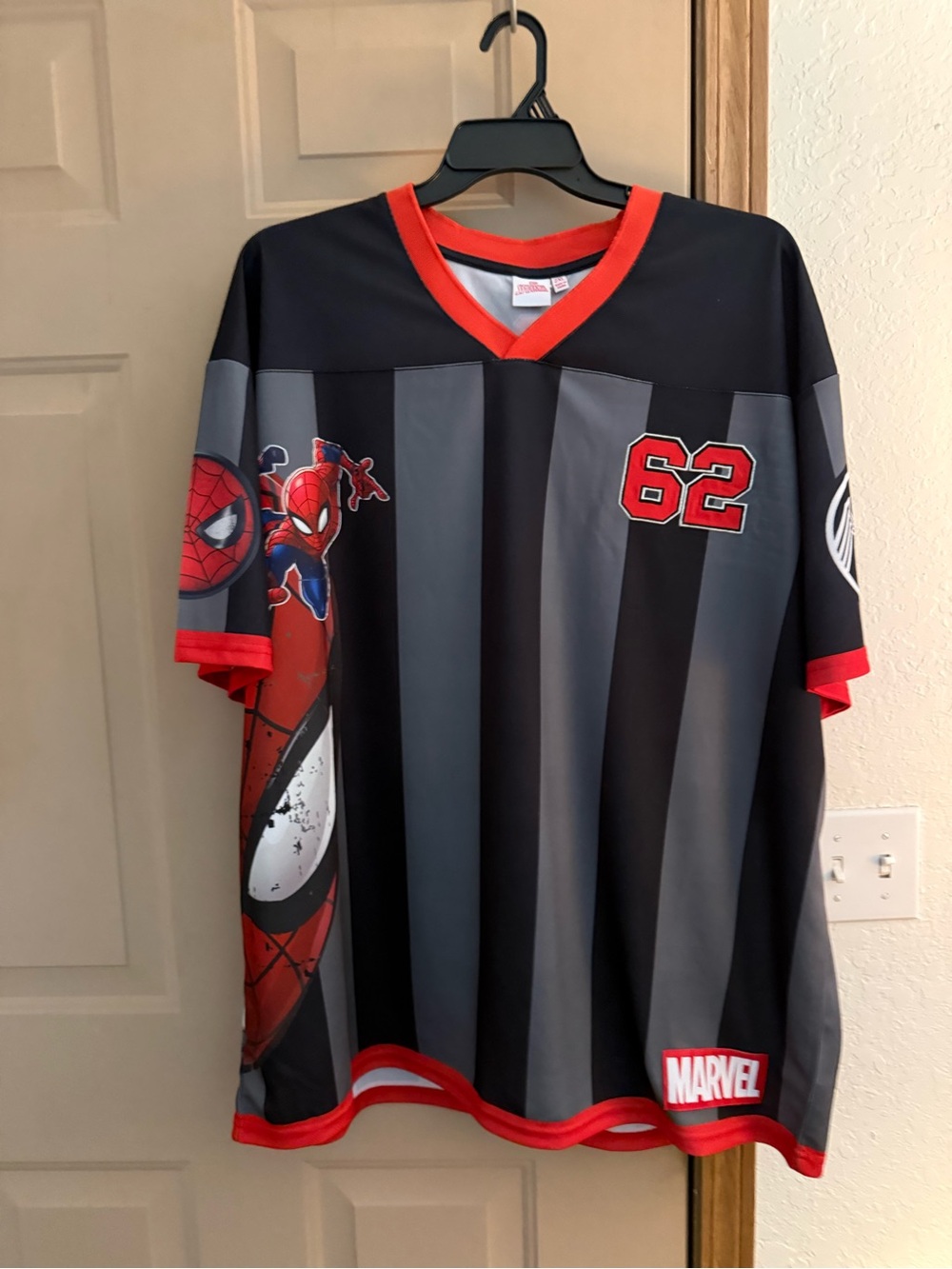 Marvel Men’s Black & Gray Spider-Man Graphic Jersey with Red Trim